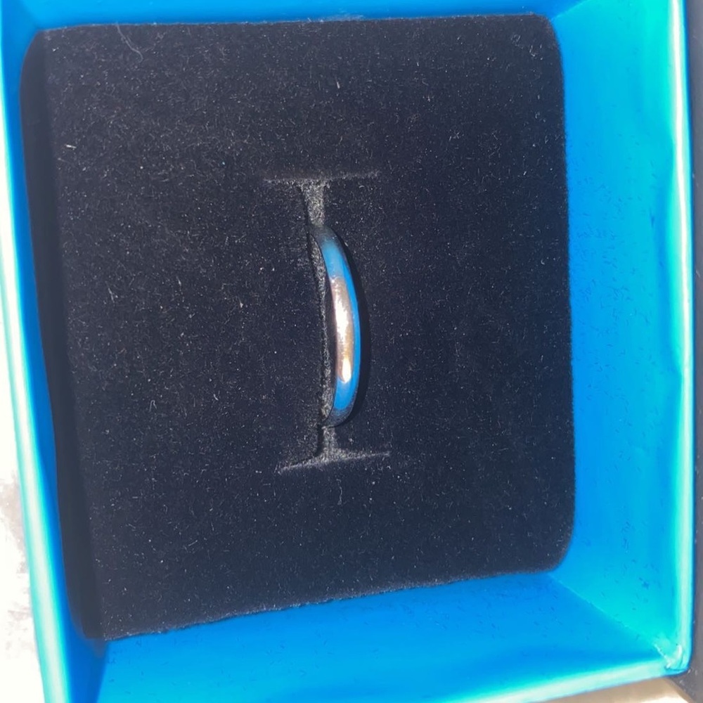White gold band